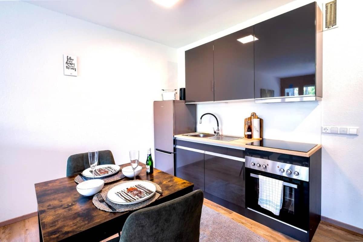 Auszeit Apartment: Black Forest Retreat with Sunny Balcony Schoenwald im Schwarzwald Exterior photo